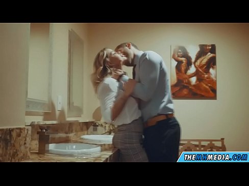 ❤️ כשבלונדינית חזה מפתה אותך בשירותים ציבוריים ☑ פורנו ב-iw.desixxxtube.ru ️❤